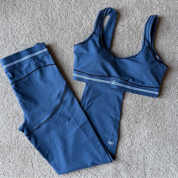 Alo Yoga Airbrush Heart Throb Set Bra and Legging Blue and White size xl - Picture 11 of 11